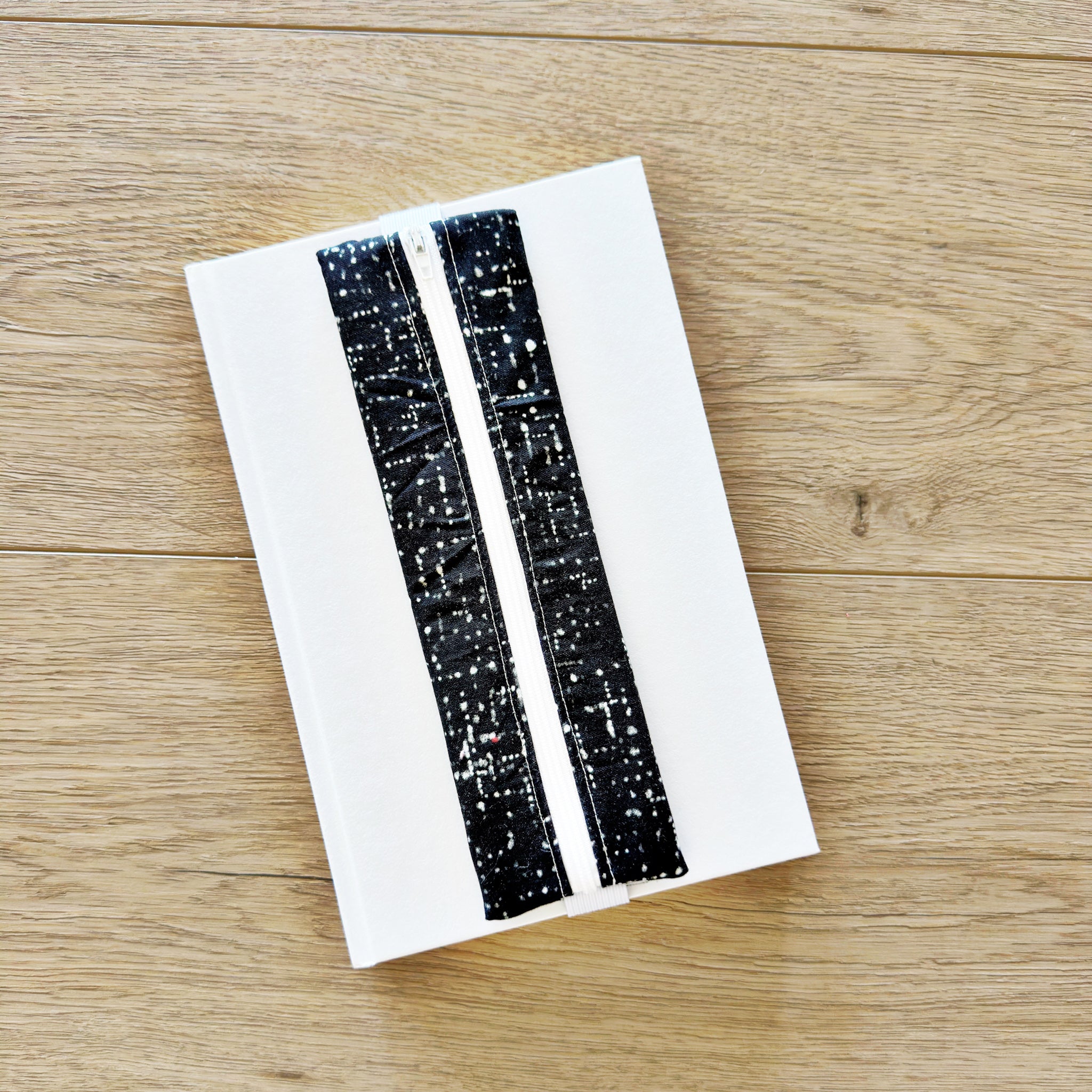 Black & White Book Band | Large