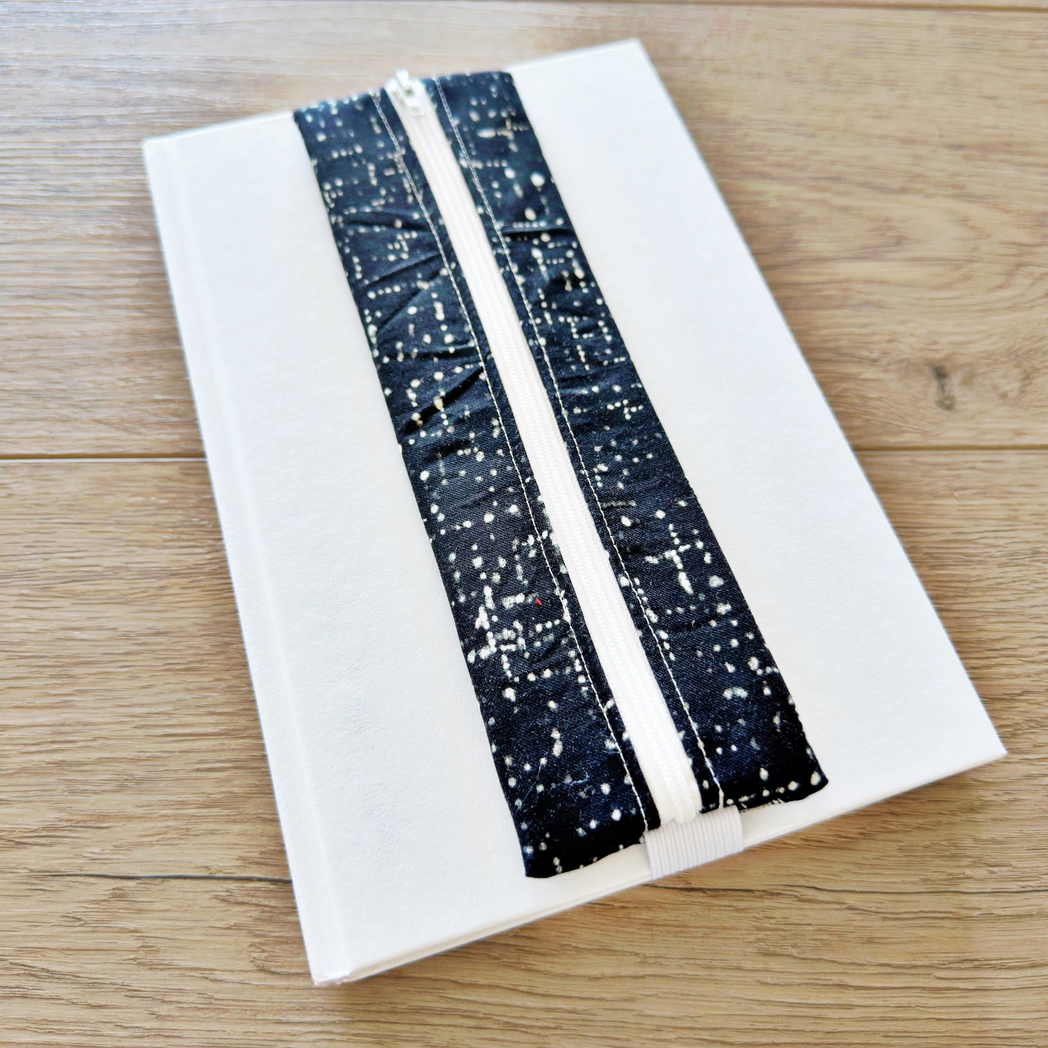 Black & White Book Band | Large