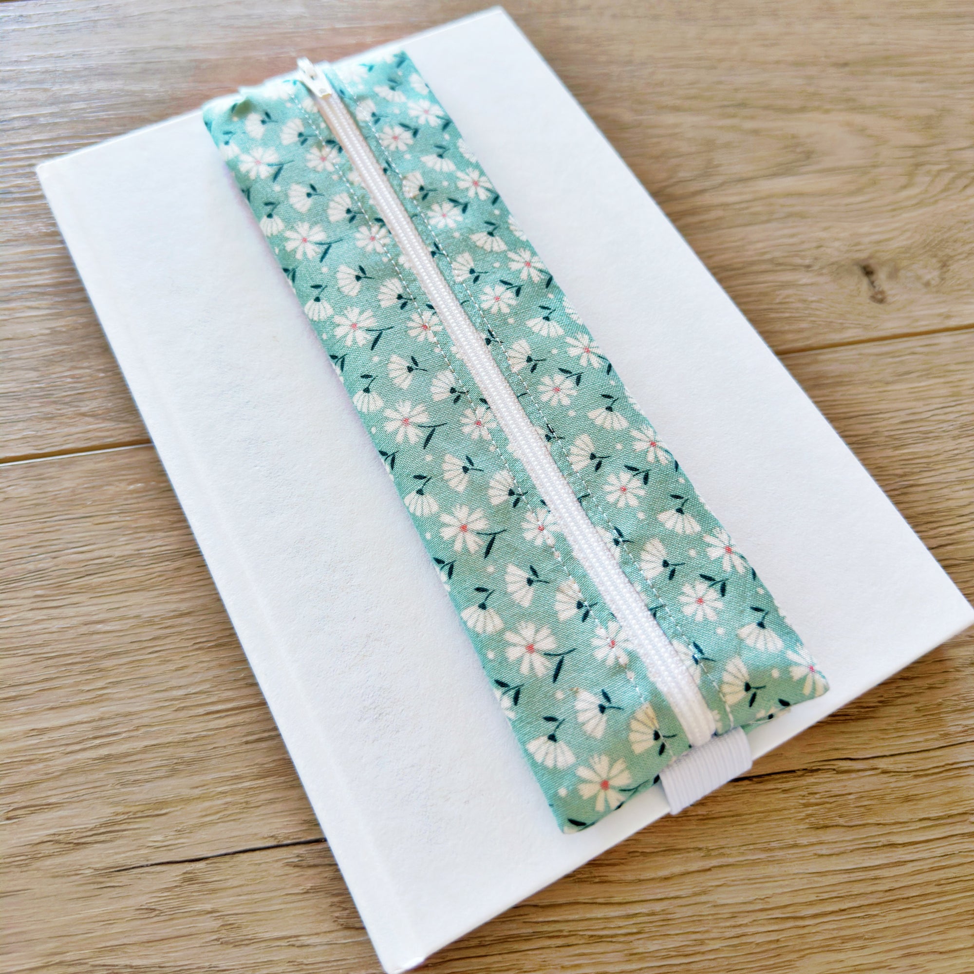 Blue Daisy Book Band | Large
